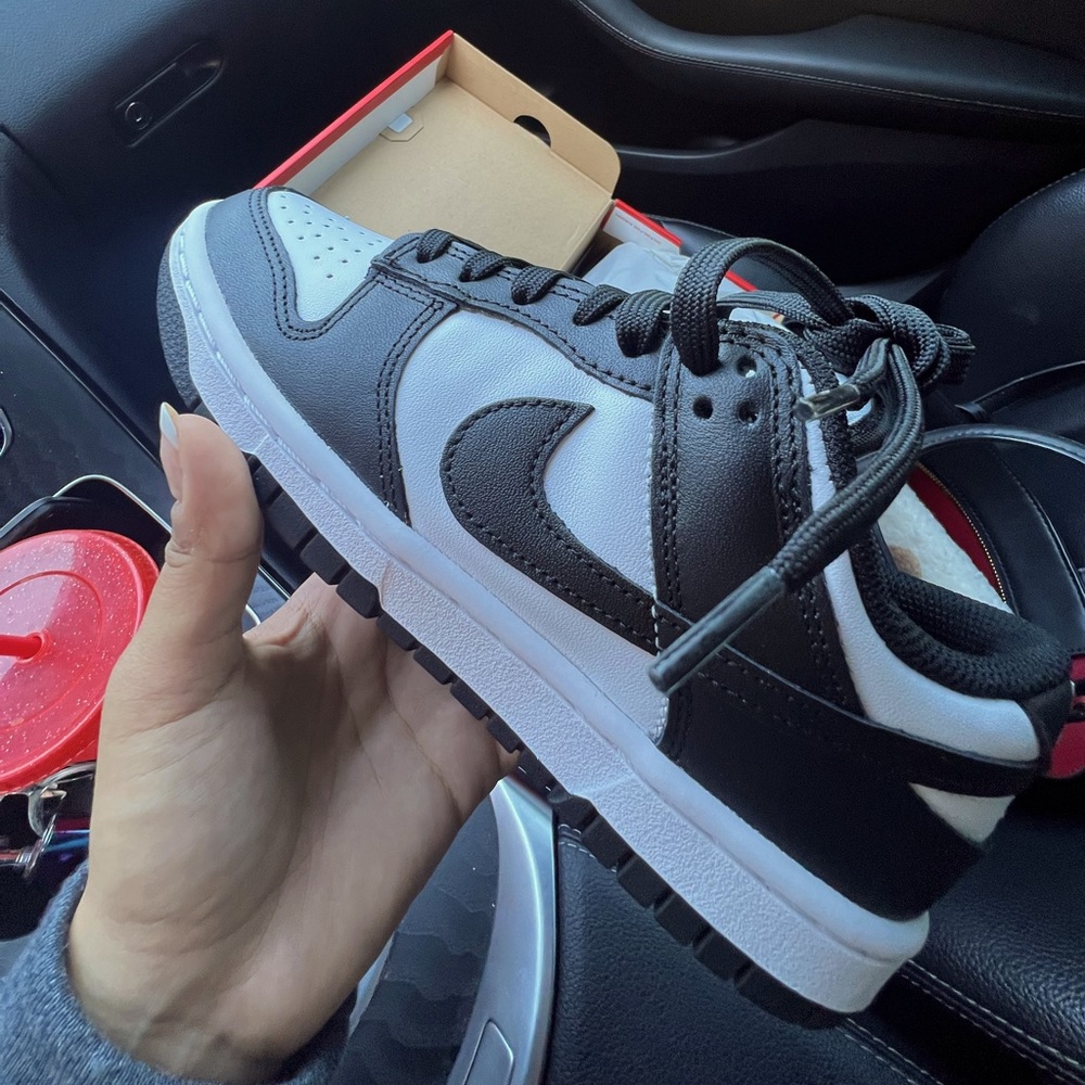 Brand New Size 7 NIKE Women’s Dunks Black and White